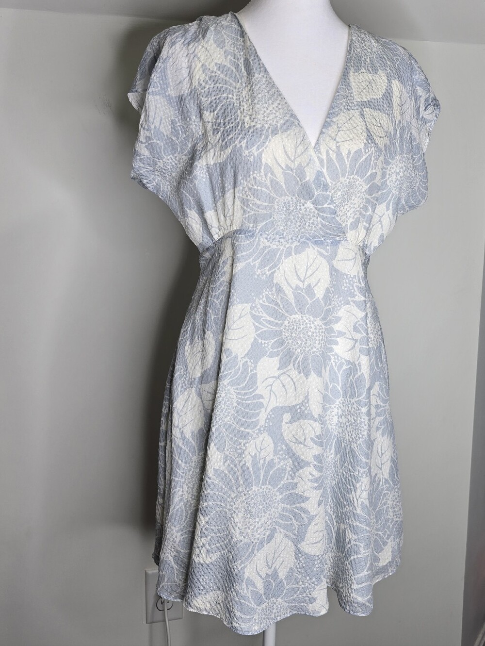 Madewell 100% Silk Blue White Floral Cottagecore Coastal Flutter Dress Size 4 - Picture 2 of 9